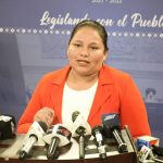 Diputada del MAS a Camacho: Es una vergüenza que reparta víveres para parar Santa Cruz y no trabaje por las comunidades y distritos