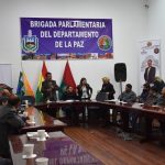 <strong>Presidente de Brigada Parlamentaria de La Paz reconoce labor de trabajadores artesanos en madera</strong>
