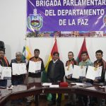 Brigada Parlamentaria de La Paz otorga reconocimiento al trabajo desarrollado a trabajadores del transporte en zona de los yungas
