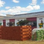 Parlamentario otorga material de construcción y escolar a centros educativos rurales de La Paz