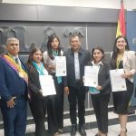 Instituciones de formación educativa en Cochabamba reciben reconocimientos camarales