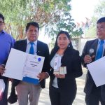 Legisladora entrega reconocimiento en aniversario de Unidad Educativa en la ciudad de Cochabamba