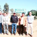 Autoridades fiscalizan construcción de carretera Okinawa en Santa Cruz