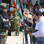 Presidente de la Cámara de Diputados entrega reconocimiento camaral por su 37 aniversario a la FELCN en Santa Cruz