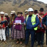 Autoridades fiscalizan construcción de tramo carretero Escoma-Pacobamba