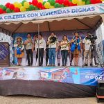 Autoridades nacionales participan de la entrega de viviendas en Cochabamba