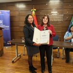 Parlamentaria otorga reconocimiento a medio impreso por recopilar historias de Bolivia