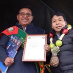 Legislador otorga reconocimientos a personas por promover danzas autóctonas