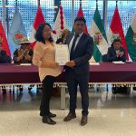 Diputados clausura gestión escolar en el Distrito de Calacoto y firma convenio para proyectos de desarrollo