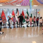 Presidente Yujra agasaja a niños cuyos padres trabajan en inmediaciones de la Plaza Murillo