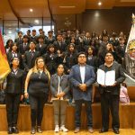 ¡𝗥𝘂𝗺𝗯𝗼 𝗮𝗹 𝗕𝗶𝗰𝗲𝗻𝘁𝗲𝗻𝗮𝗿𝗶𝗼 ! 𝗣𝗿𝗲𝘀𝗶𝗱𝗲𝗻𝘁𝗲 𝗬𝘂𝗷𝗿𝗮 𝗱𝗶𝘀𝘁𝗶𝗻𝗴𝘂𝗲 𝗮𝗹 𝗵𝗶𝘀𝘁𝗼́𝗿𝗶𝗰𝗼 𝗰𝗼𝗹𝗲𝗴𝗶𝗼 𝗦𝗮𝗻 𝗦𝗶𝗺𝗼́𝗻 𝗱𝗲 𝗔𝘆𝗮𝗰𝘂𝗰𝗵𝗼