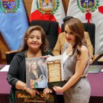 Comisión de Derechos Humanos entrega el “Papiro de Oro del Bicentenario” a personas e instituciones destacadas