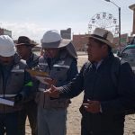 Vecinos y Legislativo inspeccionan obras en la carretera La Paz – Oruro