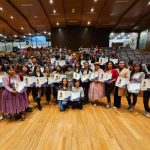 Distinguen a profesionales, líderes y organizaciones de El Alto por su aporte al desarrollo del país