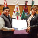 Distinguen a profesionales destacados de la Caja Nacional de Salud y de la Escuela de Padres de Bolivia