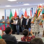 Diputada Yañiquez entrega el “Illimani Majestuoso del Bicentenario” a personas e instituciones destacadas