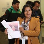 Diputada Sarzuri fiscaliza venta de combustibles y detecta irregularidades en Cajuata