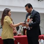 Diputados entregan reconocimiento a asociación de distribuidores de billetitos y miniaturas de la Feria de la Alasita