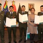 Diputada Pinto entregó reconocimientos a tres sargentos de la Policía que frustraron un robo a mano armada en Cochabamba
